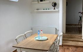 Rustig appartement in het groen met terras